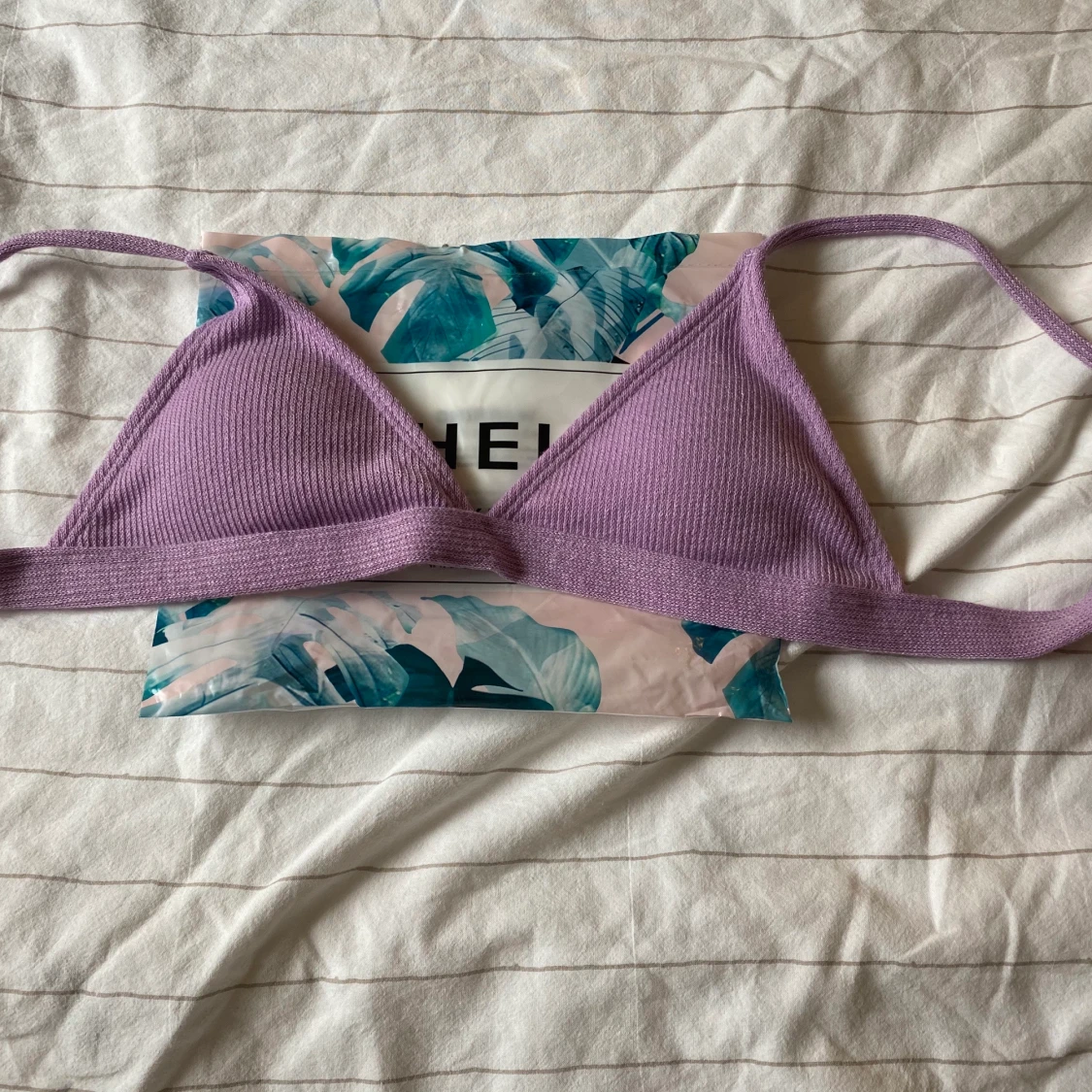 Jättefin lila bikiniöverdel  - 90