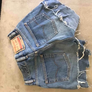  - Diesel jeansshorts. Passa gärna på att kika in mina andra annonser. Säljer massa fint och samfraktar självklart. Plaggen är i fint skick om inget annat anges 