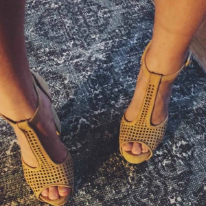  - Väl använda men ändå väldigt gott skick! Ca 14 cm klack, passar till många stilar och färger. Köparen betalar frakten.