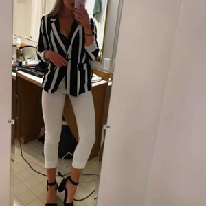  - Säljer kavajen på bilden pga använder ej. Köparen betalar frakt!