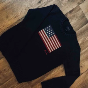  - Är i barnstorlek L men passar mig som har XS 😇 köparen står för frakt