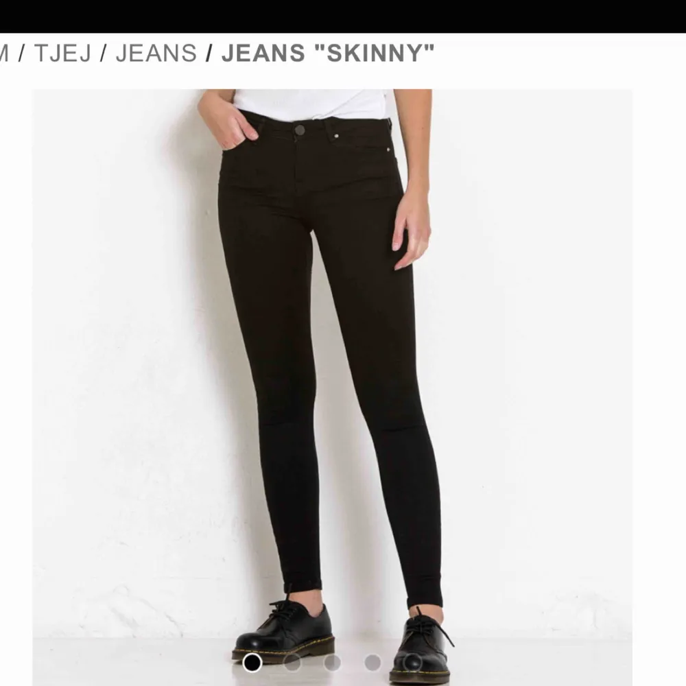 Svarta skinny jeans från lager 157 i storlek: xxs Använda ett fåtal gånger och är i mycket bra skick. Säljes pågrund av att dom blivit för små för mig. Priset kan diskuteras. Betalning tas via Swish, kontakta mig om du har fler frågor.💞. Jeans & Byxor.
