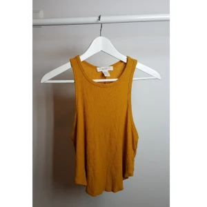  - Fint linne sparsamt använd. 