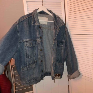  - Vintage Oversized Jeansjacka från Vagabond storlek M.