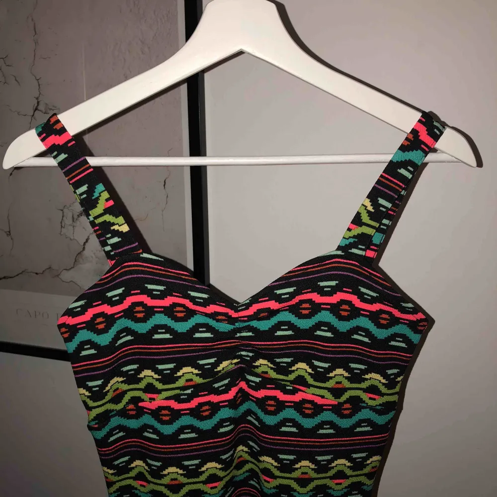Tajt klänning från H&M’s Coachella Collection. Aldrig använd. Klänningar.