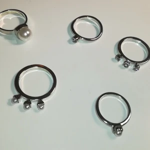  - Ett sett med 5 stycken ringar, helt oanvända💞