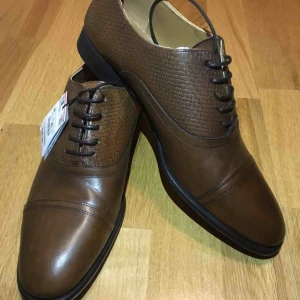  - New leather shoes, size 44.  Initial price- 800 SEK, my price-399 SEK NEW, with tags 🏷 