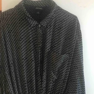  - Byxdress från Monki🌻 rep i midjan🌻 Köparen står för frakt eller mötes upp i Stockholm 