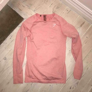  - Storlek M men passar S bra då den är liten storleken. Fint skick. Gratis frakt 