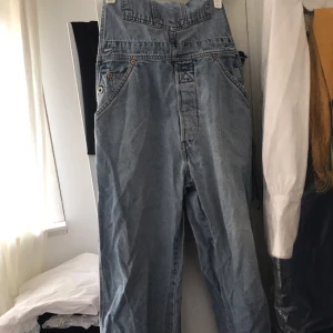  - Snickarbyxor från Levis