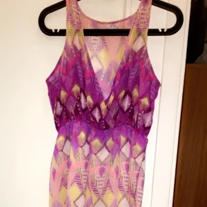  - Fin strandklänning som går att ha som klänning om man har en underkjol. Använd 1 gång