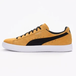  - Helt nya, helt oanvända puma clydes, gold pack. Obs! Har inte riktiga bilder, för att jag inte fått hem skorna än. Upptäckte att jag har beställt fel storlek! Kostar 999 från början. 