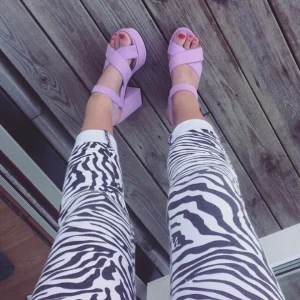  - Nya snygga klackskor, knappt använda. 