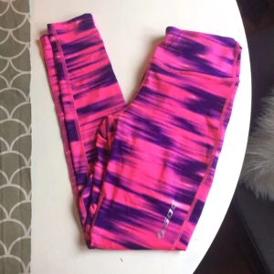  - SOC träningstights. Knappt använda. Frakt ingår!