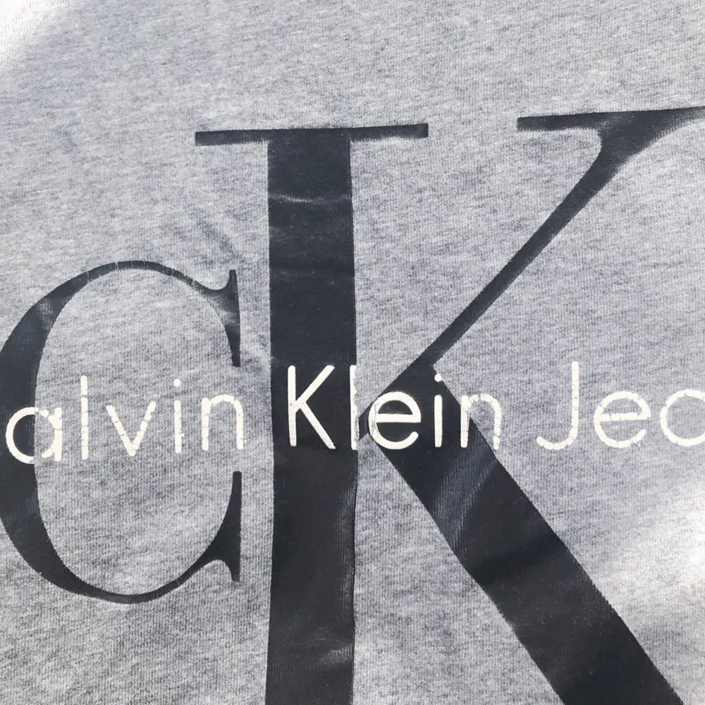 Calvin Klein Tee, inköpt på WEEKDAY, nypris: 500:- Fint skick, se bilderna. T-shirts.