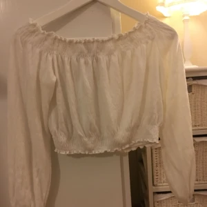  - Blus från H&M, fint skick! Köparen står för frakten.