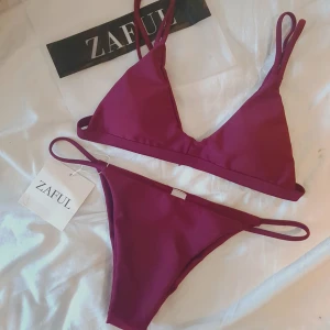  - Helt ny bikini från Zaful. Asfin färg men är tyvärr för liten för mig, det står M men är som en XS