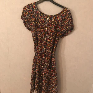  - Jättesöt klänning från indiska. Knappt använd 