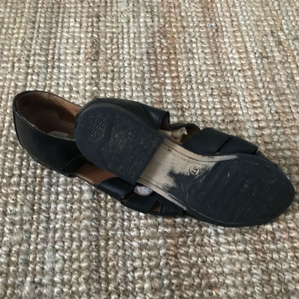 Finskor/sandaler. Köpa på loppis | Plick Second Hand
