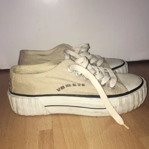  - Låga vårskor från vagabond! ✨ storlek 37 men är lite trånga för mig med lite breda fötter. Passar säkert bra för 36 också