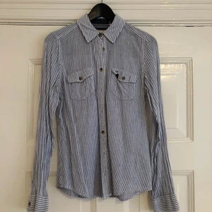  - Skjorta från abercrombie and fitch. 