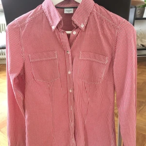  - Säljer min fina skjorta som är i nyskick och endast använd ett fåtal gånger pga att jag köpte fel storlek 