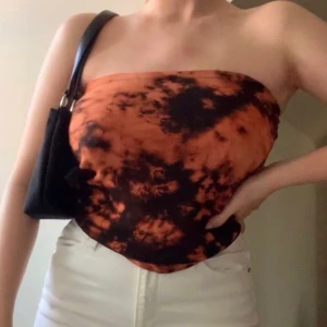 tie dye tube top - svin snygg tube topp i batik design! aldrig använd, köparen står för frakten💕🦋