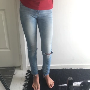 - - Fin jeans, har använt den flera gånger är trött på den nu så tänker sälja den 