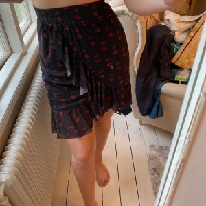 Kjol från NA-KD - Använd fåtal gånger, som ny. Köparen står för frakten 💕