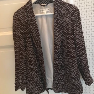 Kavaj - Kavaj från HM, kollektion Baker. Använd ett fåtal gånger, är som ny! 