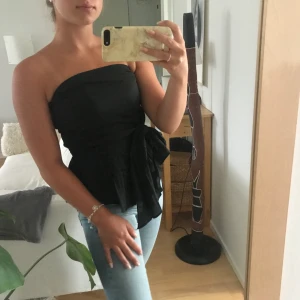 Svart topp från zoul - Superfin och söt svart topp från zoul i storlek 34