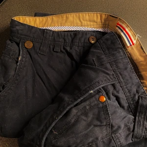 Chino byxor - Ellos mörkblå chino byxor för herr storlek 42