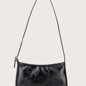 Svart handväska - En fin svart shoulderbag i läder imitation med reglerbara band så att den kan passa alla. Helt ny! Frakt tillkommer på priset