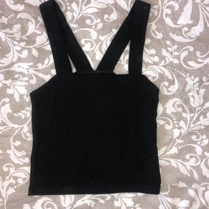 Linne XS - SVART kort linne med tjockare band i storlek XS, använt vid 2 tillfällen, du står för frakten!