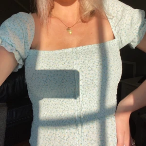 Klänning - Jätte fin skön klänning, inte min stil😕💖 pris kan diskuteras!