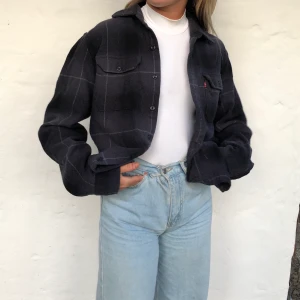 Levis skjorta  - Skjorta från Levis, köpt för 400kr. Skriv om några frågor:) frakt står köparen för 