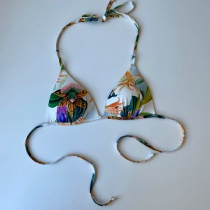 Bikini överdel - Söt bikini överdel från H&M med push up. Använd fåtal gånger. 💛💛💛