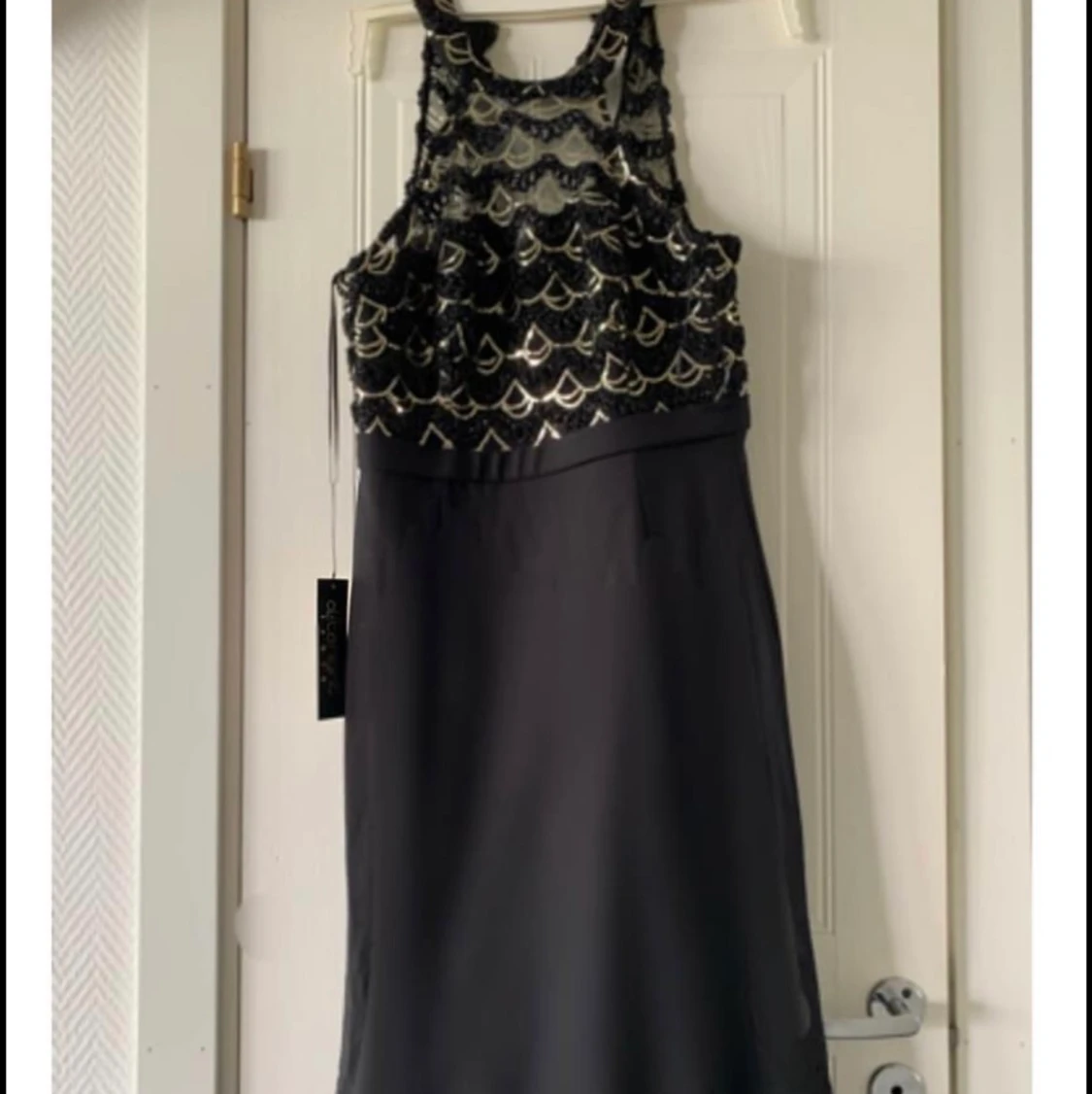 Oanvänd festklänning/balklänning 32-34