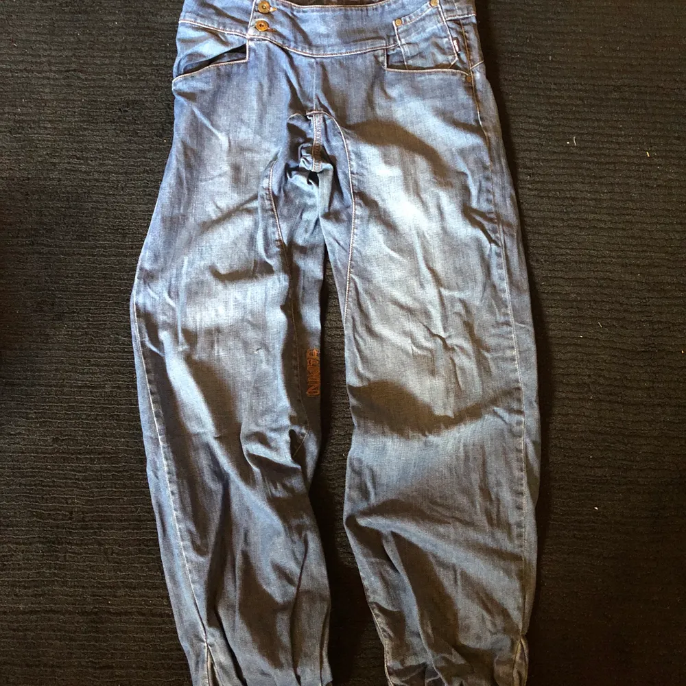 NIKITA jeans, vidd 30” & längd 32”, använda men i gott skick, Köparen betalar porto alt fri upphämtning i Ängelholm . Jeans & Byxor.