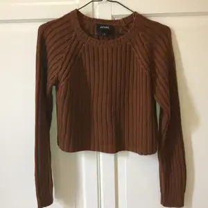 Fin brun stickad tröja från Monki! Storlek S 💗 I gott skick! Säljer eftersom jag inte använder den längre. 65kr + frakt 