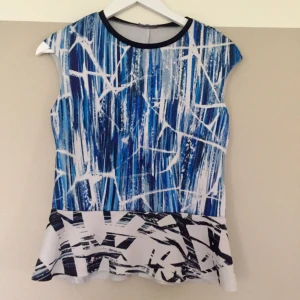  - Cool top från Zara. Använd endast 2-3gger. Frakt ingår.