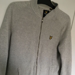  - Lyle and scott jacka/kofta inköpt för 1000 använd max 5 gånger, köparen står för frakten😘💕