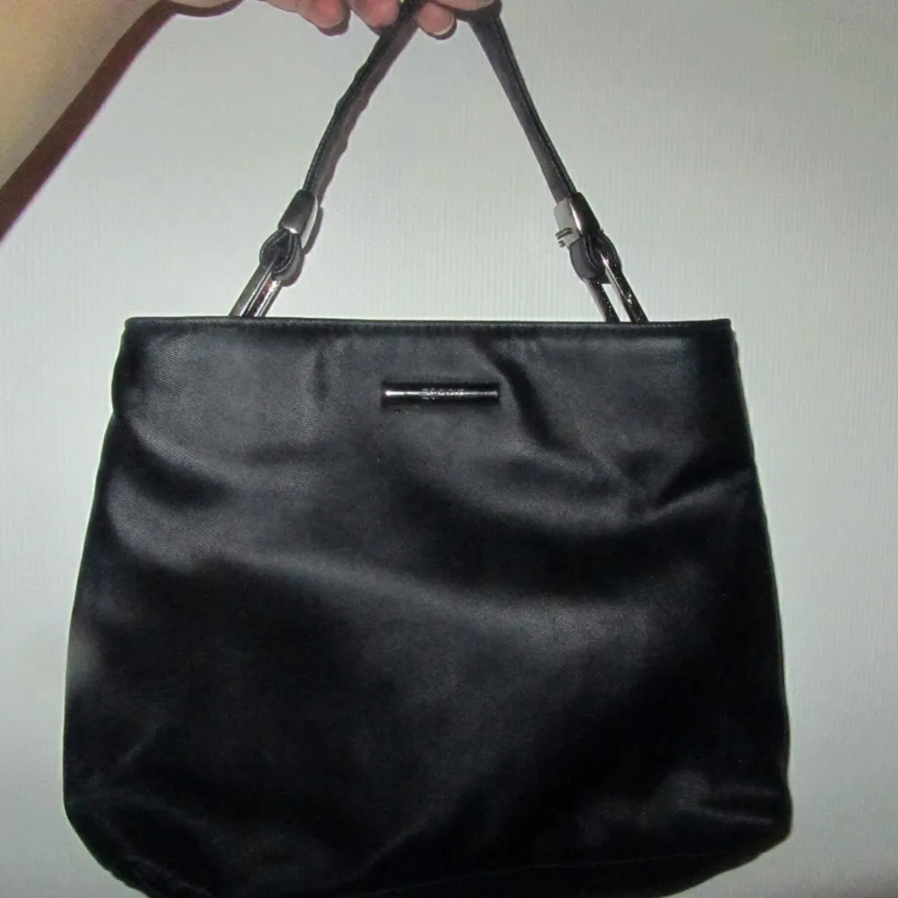 Mini ESPRITH Hand bag Color: Black. Väskor.