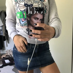  - Säljer en kjol från Tiger of Sweden, storlek Xs, kan passa en S också. Aldrig använd 