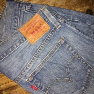  - Fina Levi's 501 shorts i stel 26 (jag är 36 på mig passar dom men även 34). Köpta på Levi's i New York.