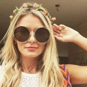  - Oanvända solglasögon, trendiga och unika! 😻 frakt med postnord mellan 14 kr och 35 kr beroende på va du vill ha. 