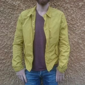  - Gul jacka från Zara, knappt använd!