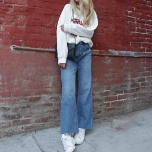  - Jeans från Anine BING x ginatricot storlek 36, säljer för att de är förstora. Endast använda på dessa bilder. Frakt tillkommer 