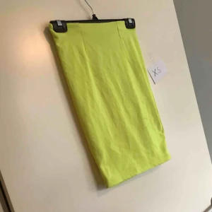  - Neon gul kjol med dragkedja bak