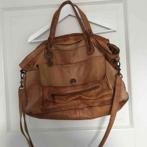  - Stor väska från Pieces